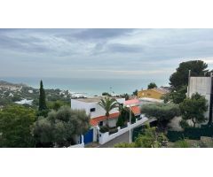 ESPECTACULAR VILLA EN TORREBELLVER.