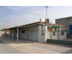 SE VENDE CONJUNTO DE DOS CASAS CON NAVE INDUSTRIAL EN REDOVAN!!!!