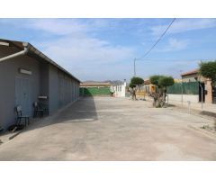 SE VENDE CONJUNTO DE DOS CASAS CON NAVE INDUSTRIAL EN REDOVAN!!!!