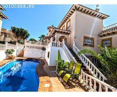 Espectacular villa independiente con piscina en La Zenia