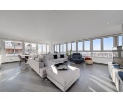 Vive el Lujo frente al Mar: Espectacular Loft Reformado en Primera Línea de Playa, Torrevieja
