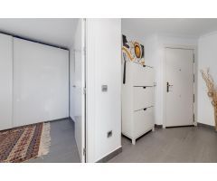 Vive el Lujo frente al Mar: Espectacular Loft Reformado en Primera Línea de Playa, Torrevieja