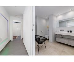 Vive el Lujo frente al Mar: Espectacular Loft Reformado en Primera Línea de Playa, Torrevieja