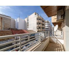 DESCUBRE LA COMODIDAD Y EL LUJO EN ESTA ESPACIOSA CASA DE 5 DORMITORIOS Y 2 BAÑOS EN RAMON GALLUD