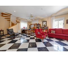 Impresionante finca con casa tipo dulpex de 5 dormitorios + piscina!!!!