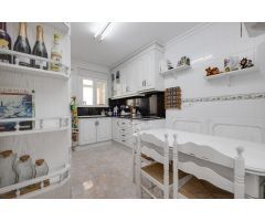 Espaciosa y Luminosa Vivienda en el Centro de Los Montesinos con Todas las Comodidades