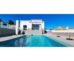 ¡Exclusivo Chalet Reformado en Los Balcones, Torrevieja!