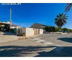 Bonita casa con 2 dormitorios + piscina, entre el campo y la ciudad, en Los Montesinos
