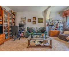 Casa en planta baja con 5 dormitorios y parcela privada en San Luis