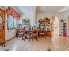 Casa en planta baja con 5 dormitorios y parcela privada en San Luis
