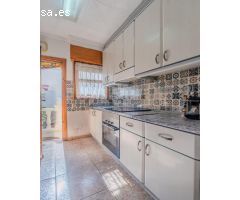 Casa en planta baja con 5 dormitorios y parcela privada en San Luis