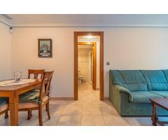 ???? Apartamento de 2 dormitorios en el centro de Torrevieja, a solo 100 metros del mar.