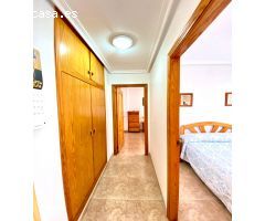 Ático con terraza acristalada, garaje y piscina comunitaria en Torrevieja