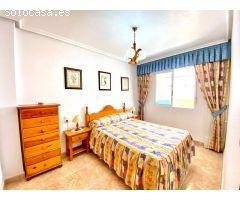 Ático con terraza acristalada, garaje y piscina comunitaria en Torrevieja