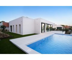 VILLA DE OBRA NUEVA EN LAS COLINAS GOLF