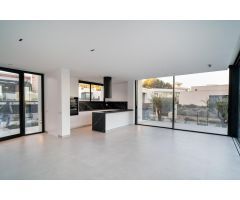 VILLA DE OBRA NUEVA EN LAS COLINAS GOLF
