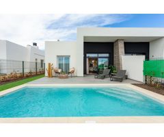 Villas pareadas de obra nueva en una planta con piscina privada