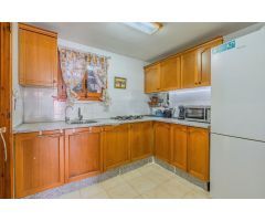 Chalet con terraza y vistas a la laguna rosa