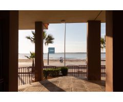 Vivienda equipada y totalmente reformada en primera línea de playa