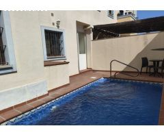 VIVIENDA UNIFAMILIAR CON PISCINA PRIVADA!!