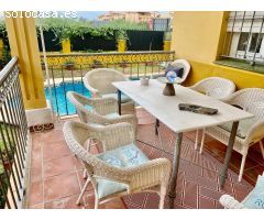 VIVIENDA PAREADA CON PISCINA EN UNA ZONA INMEJORABLE.
