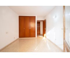 ¡AMPLIO PISO EN EL CENTRO DE PALMA! 4 DORMITORIOS Y POSIBILIDAD DE PARKING EN EL MISMO EDIFICIO.