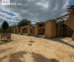 Exclusiva propiedad histórica en Artà con proyecto aprobado y firma artística