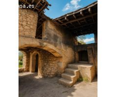 Exclusiva propiedad histórica en Artà con proyecto aprobado y firma artística
