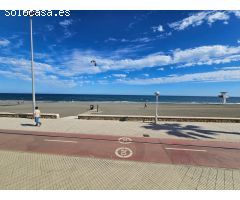 ADOSADO EN PRIMERA LINEA DE PLAYA EN TORRE DEL MAR