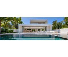 Villa de Lujo en Venta en Benalmádena Costa, Málaga