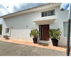 GRAN FINCA CON VILLA DE LUJO Y TERRENO EN PRODUCCIÓN EN COÍN.