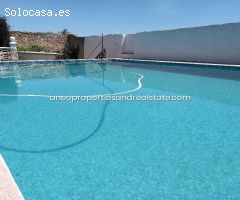 CASA GRANDE CON PISCINA Y GRANDES ESPACIOS