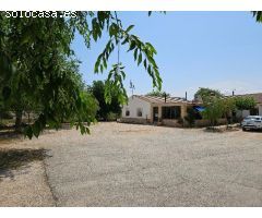 Chalet con negocio de hostelería en funcionamiento durante años.