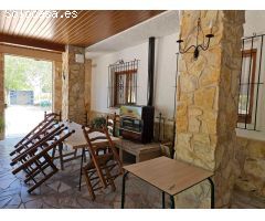 Chalet con negocio de hostelería en funcionamiento durante años.