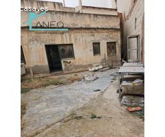 Casa para reformar con gran patio. Ideal para poner tu piscina, barbacoa,..etc