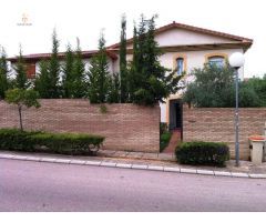 EMPIRE HOMES VENDE CHALET EN CERES GOLF