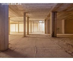 Local comercial de 3.439 m2 en Gandia, C/Luis Vives 21-25
