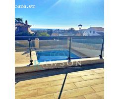 Casa muy luminosa unifamiliar a cuatro vientos situada en Cunit con vistas al mar