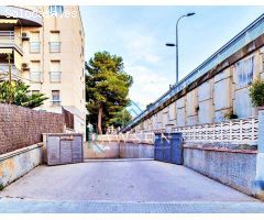 Plaza de garaje situada en una zona residencial en Cunit