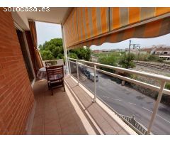 Duplex luminoso situado en Cubelles cerca de la estación de tren y de la playa.