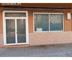 Local comercial o almacén, situado en la planta baja de un edificio en muy buen estado.