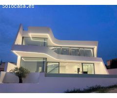 Moderna villa nueva, recién terminada por completo.
Esta villa está 