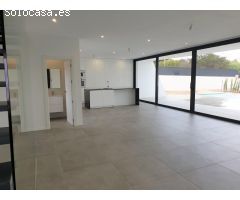 Moderna villa nueva, recién terminada por completo.
Esta villa está 