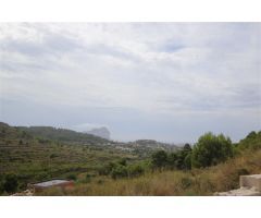 Parcela con vistas a Calpe, al Peñón y al mar.