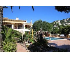 Villa de lujo con preciosas vistas al mar y total privacidad.