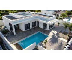 Villa de Lujo en Venta en La Marina, Alicante