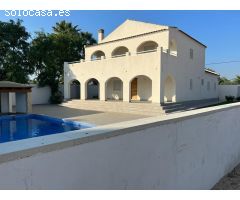 Chalet con Piscina en Catral