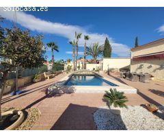 Villa con piscina en La Marina /San Fulgencio