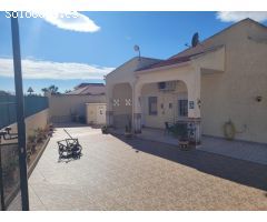 Villa con piscina en La Marina /San Fulgencio