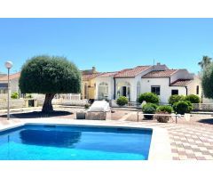 Chalet Mod lola con piscina comunitaria en La Marina